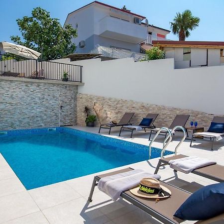 Apartments Villa Frankola With Swimming Pool Цриквеница Экстерьер фото