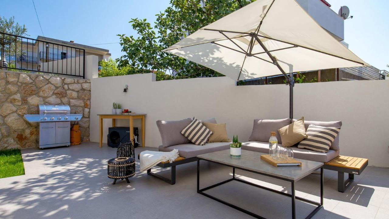Apartments Villa Frankola With Swimming Pool Цриквеница Экстерьер фото
