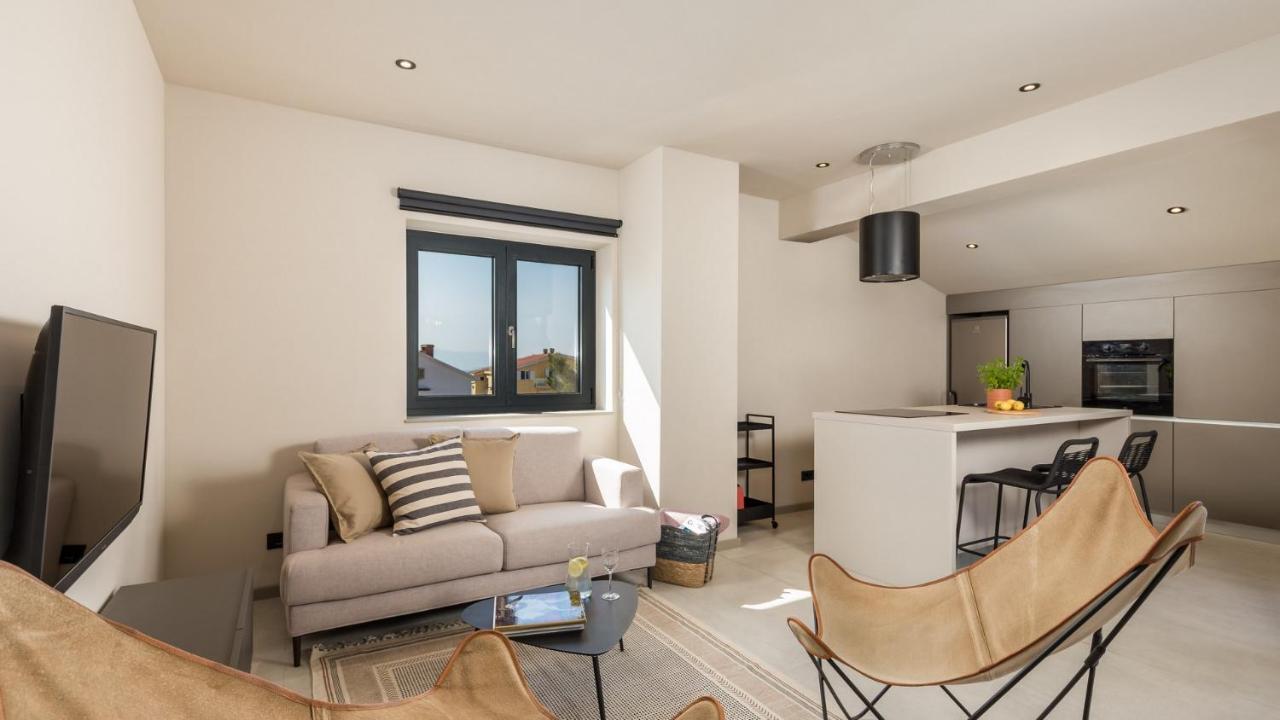 Apartments Villa Frankola With Swimming Pool Цриквеница Экстерьер фото