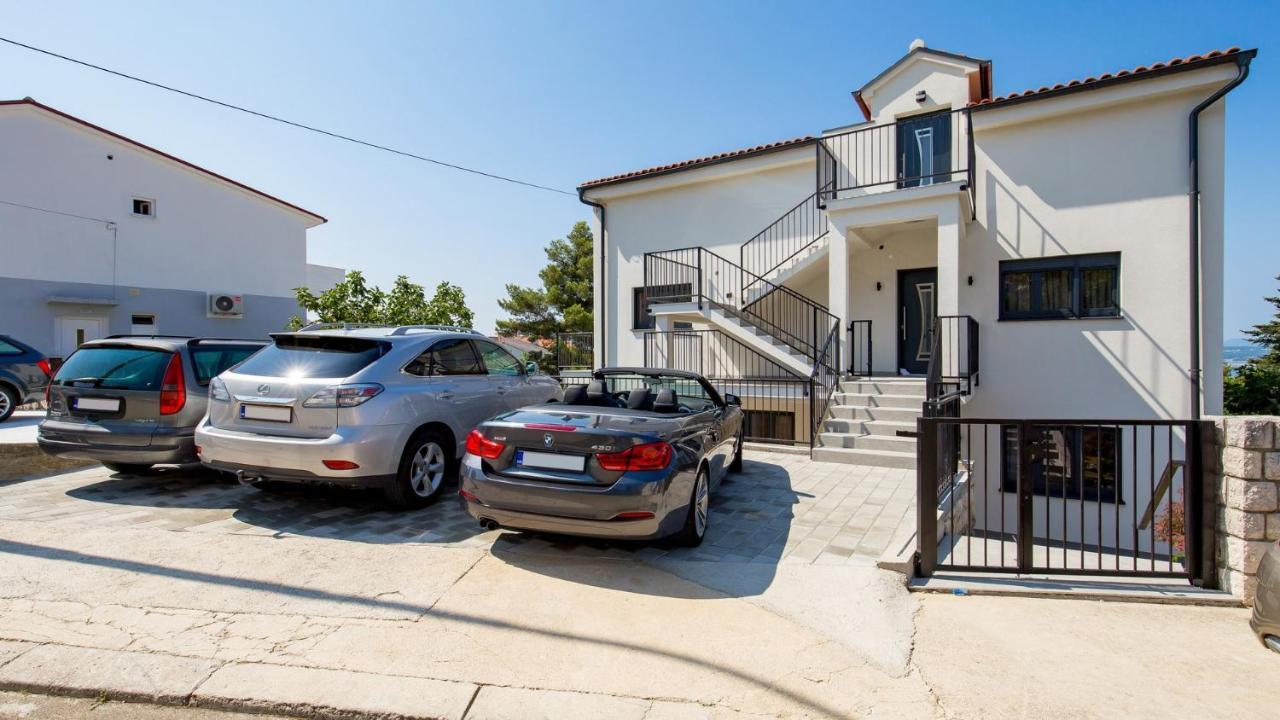 Apartments Villa Frankola With Swimming Pool Цриквеница Экстерьер фото
