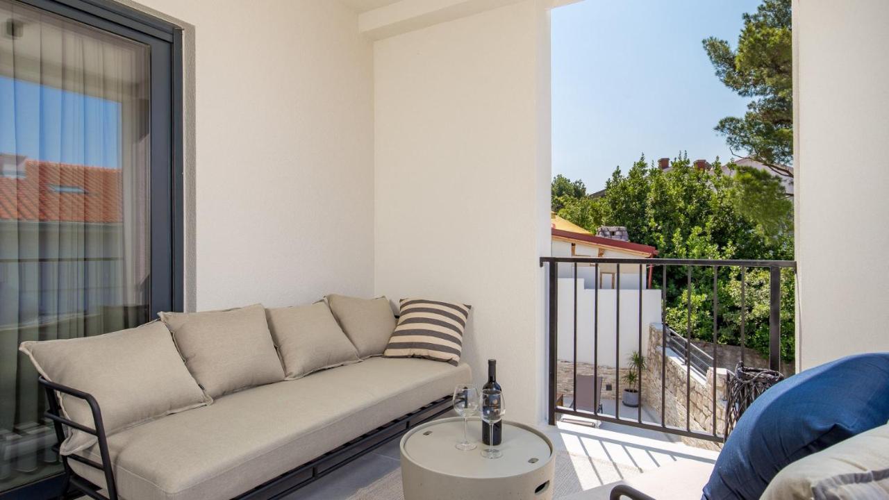 Apartments Villa Frankola With Swimming Pool Цриквеница Экстерьер фото