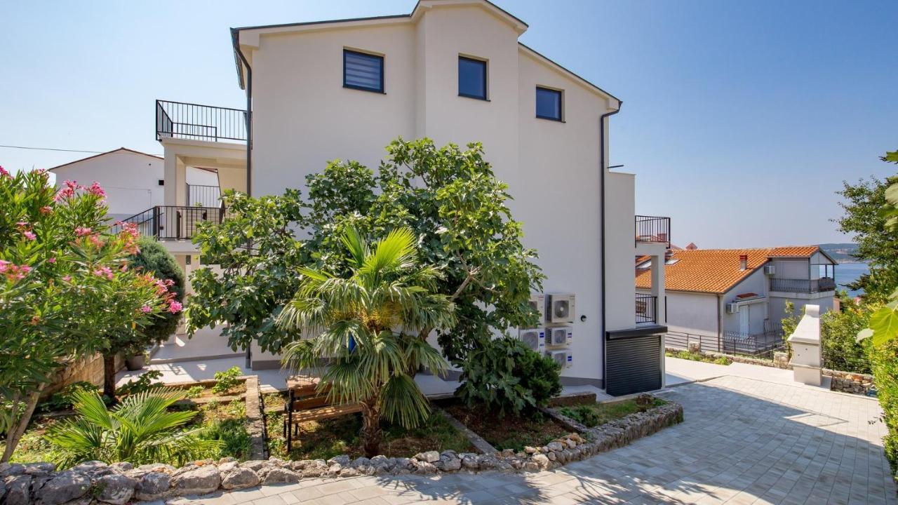 Apartments Villa Frankola With Swimming Pool Цриквеница Экстерьер фото