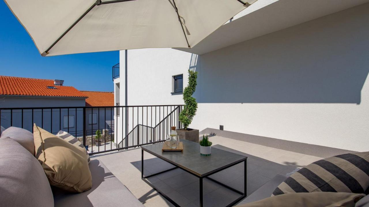 Apartments Villa Frankola With Swimming Pool Цриквеница Экстерьер фото